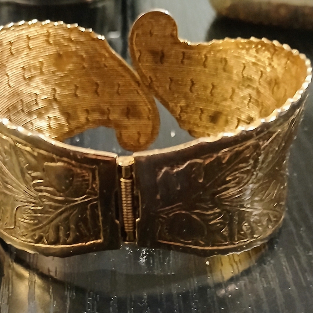 Source Unknown Elegant Gold Botanical Bracelet - image 7